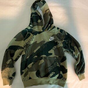 AMAZING LIMITED EDITION DESIGNER SERIES NIKE SIZE 6-7 YEARS CAMO HOODIE